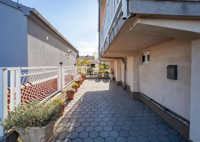 S&g Leko-1 By Interhome Apartmán